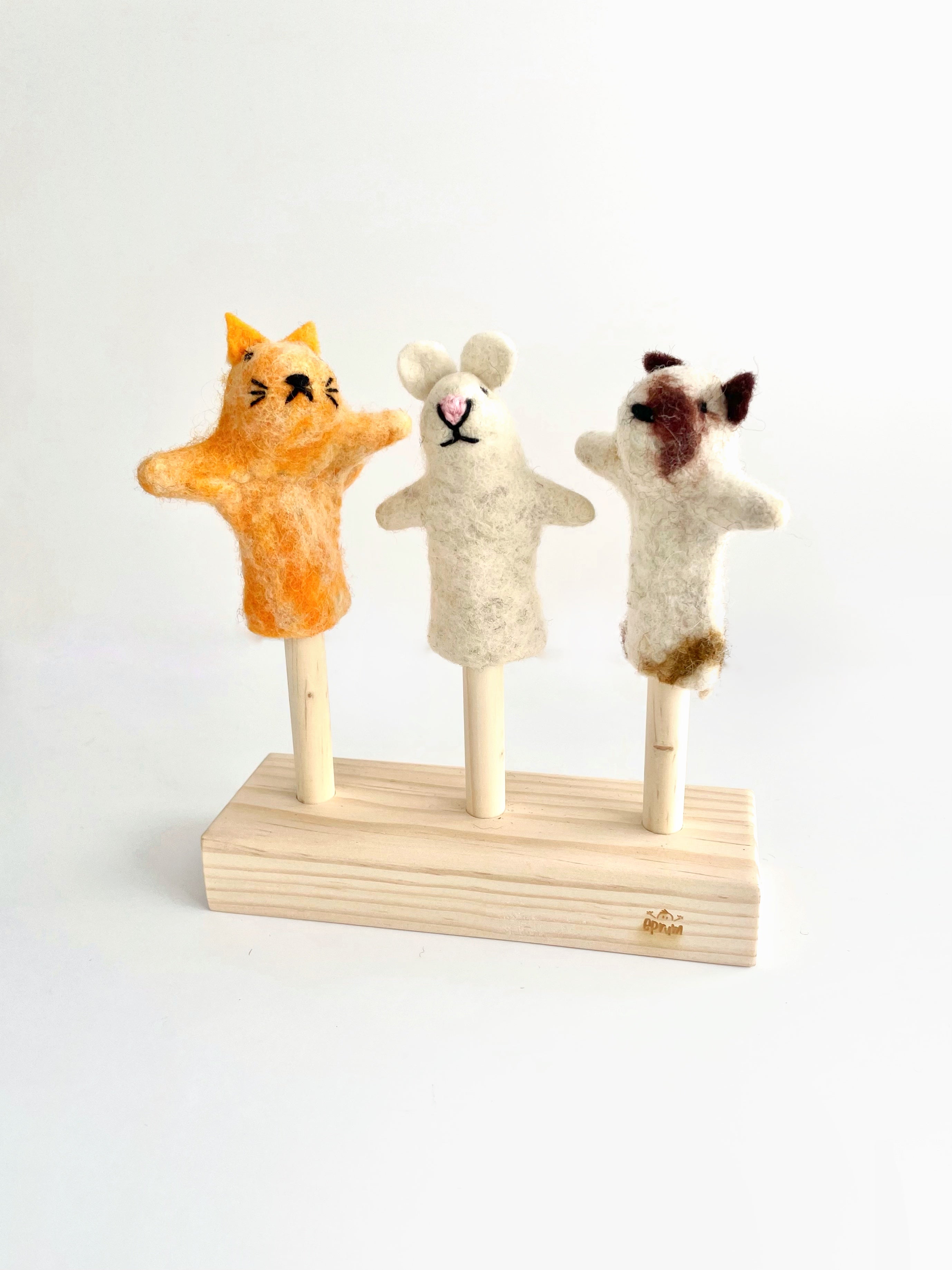 Finger Puppets: Pets + Puppet Stand